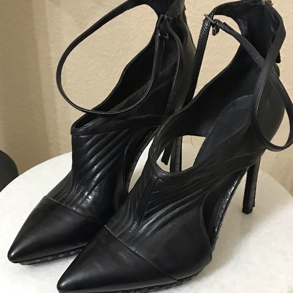 B Brian Atwood Mokada Leather Cut-out Booties - Picture 3 of 8